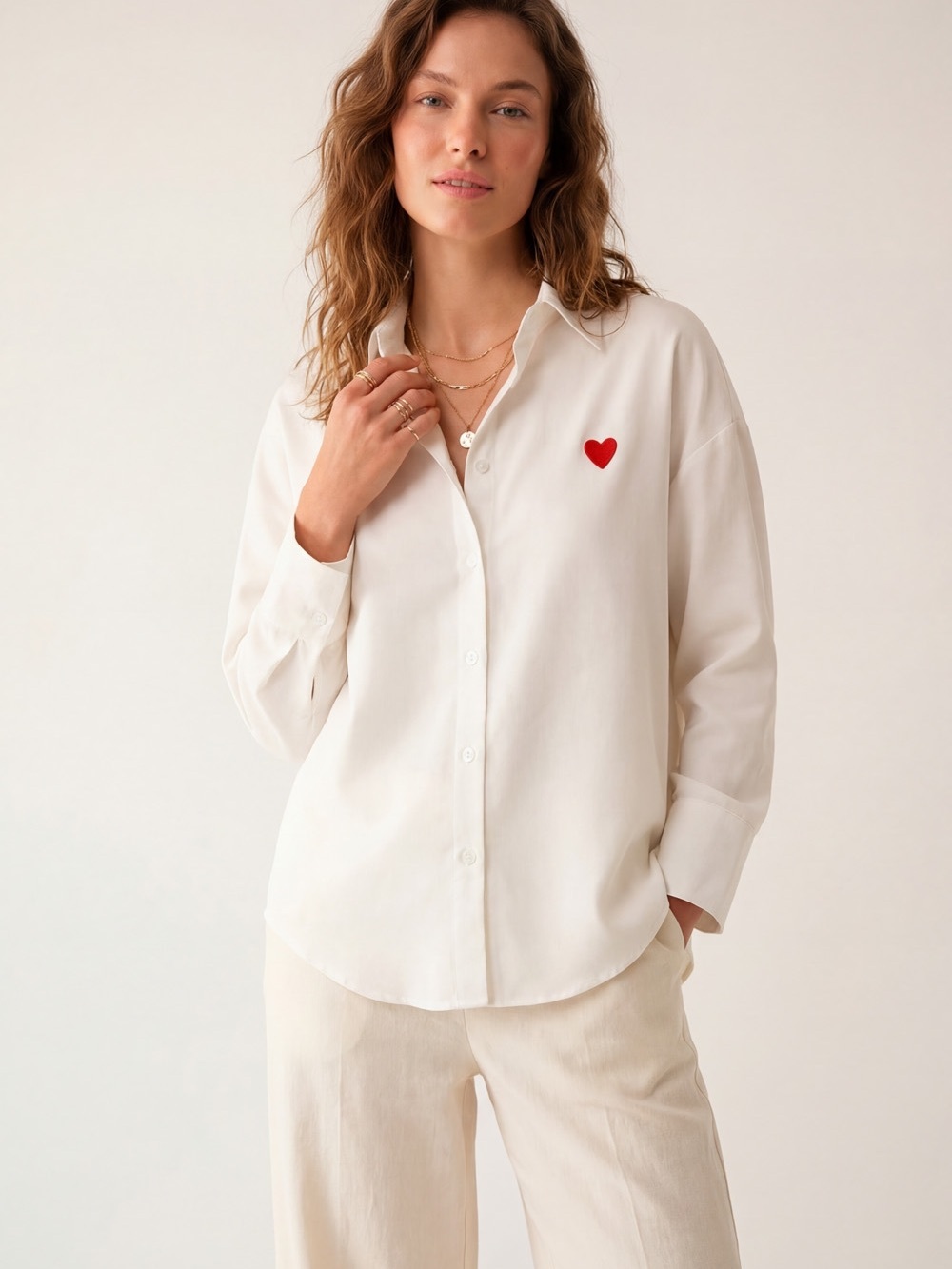 Q2 White Oxford Cotton Button-Up Shirt with Red Embroidered Heart - Picture 3 of 8